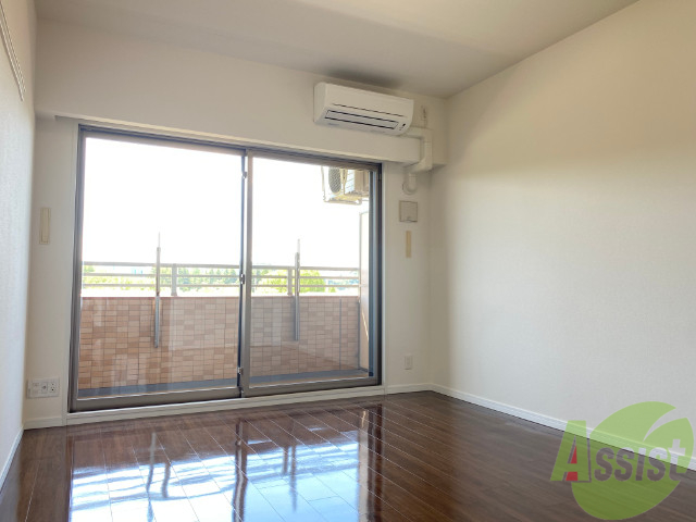 居室・リビング　本格フローリングのお部屋です。横幅もかなりゆったり