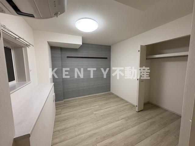 その他部屋・スペース　開放的な寝室です