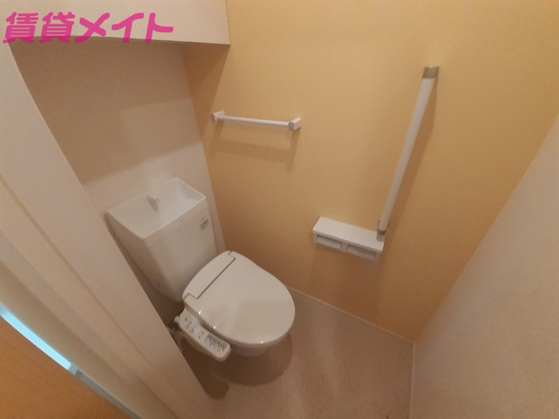 トイレ　同型反転タイプ画像