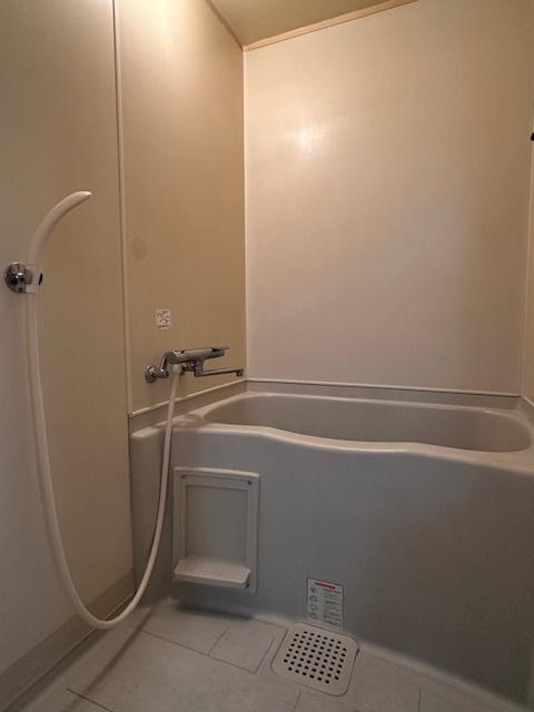 バス・シャワールーム　コンパクトで使いやすいお風呂です