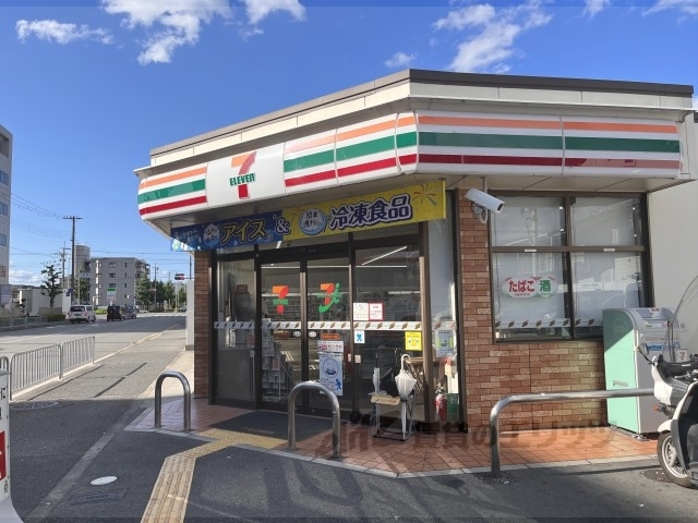 コンビニ　セブンイレブン京都烏丸十条店（コンビニ）まで300m