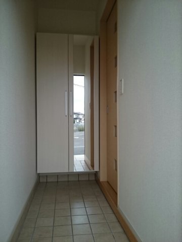 玄関　収納もある玄関です