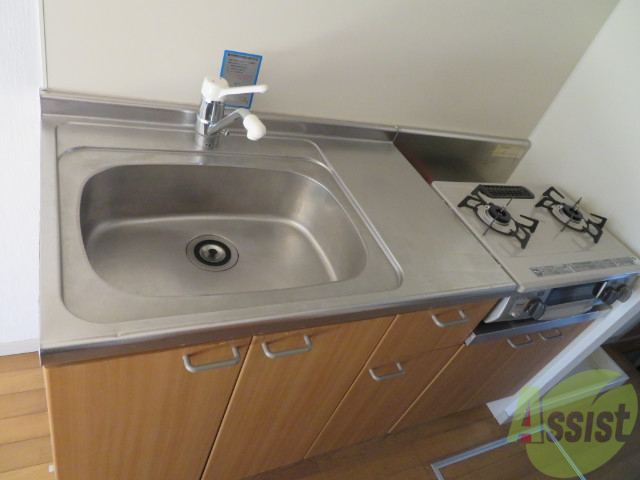 キッチン　シンプルなキッチンです。一人暮らしにはちょうどいいサイズ。