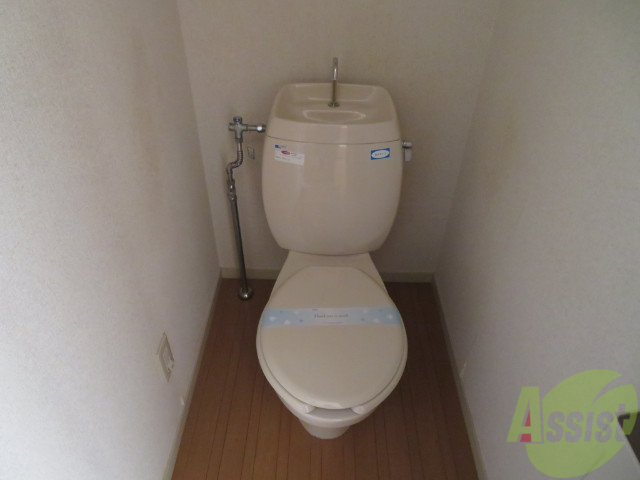 トイレ　こちらはトイレです。清潔感があり、安心して使用できます。