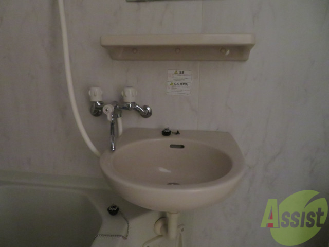 洗面設備　洗面台。朝の身支度はここでばっちり決めましょう。