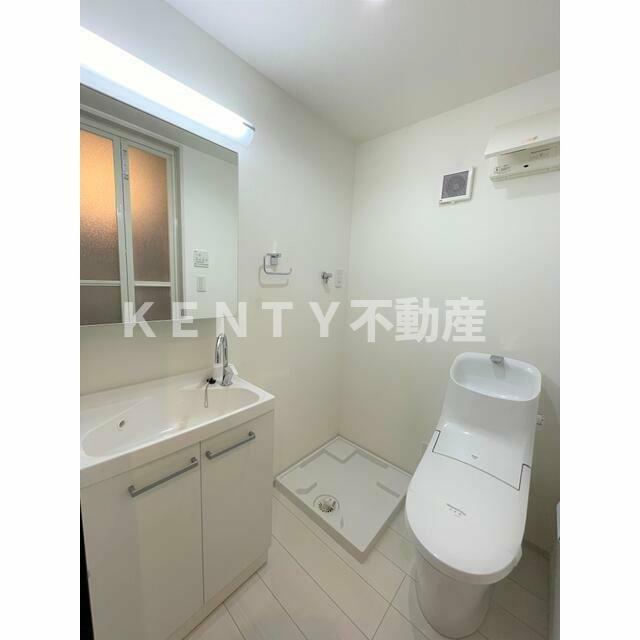 洗面設備　明るい洗面所です