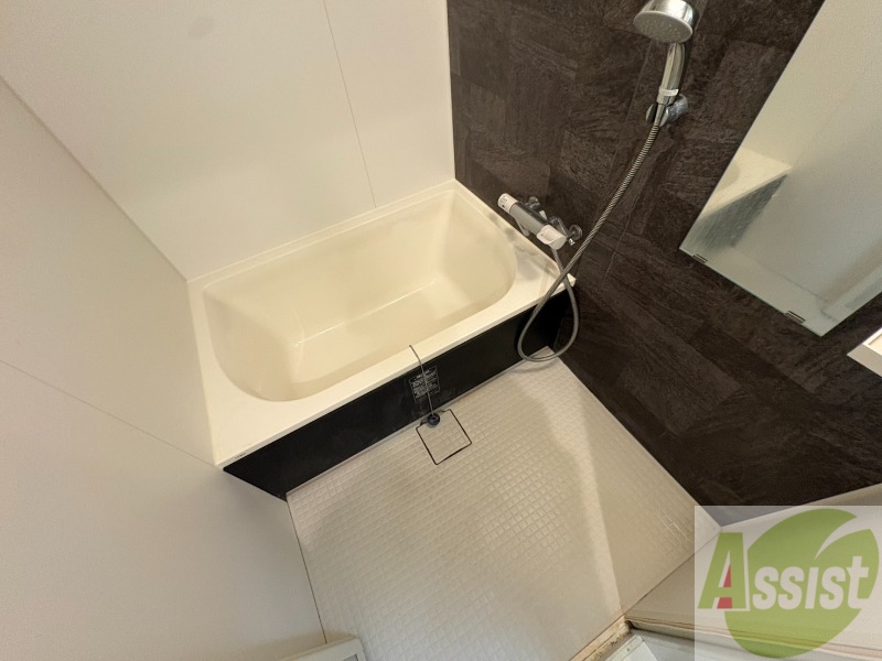 バス・シャワールーム　お風呂になります。一日の疲れを癒してくださいね。