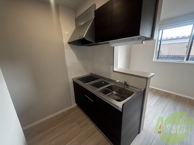 キッチン　キッチンは作業台もあり広めなので使いやすそうですね。