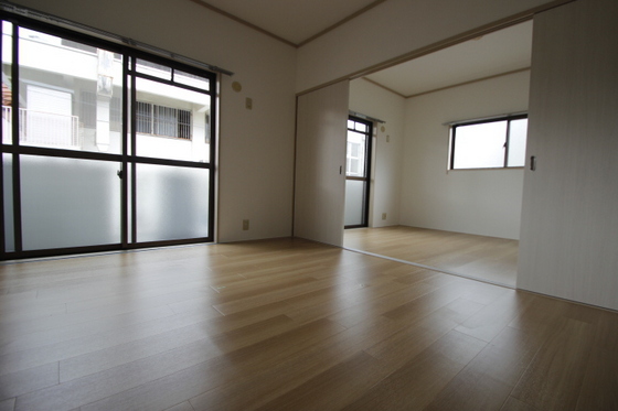 居室・リビング　※別号室の写真です