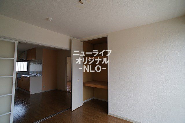 その他設備　洋室5.5帖収納　天井高、奥行がありたくさん収納できます☆