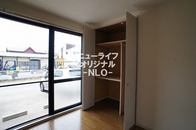 収納　仕切り棚が付いているので綺麗に整理整頓ができます☆