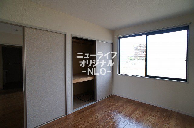 その他　5.6帖洋室　収納が備わっているので空間を広く使えます☆