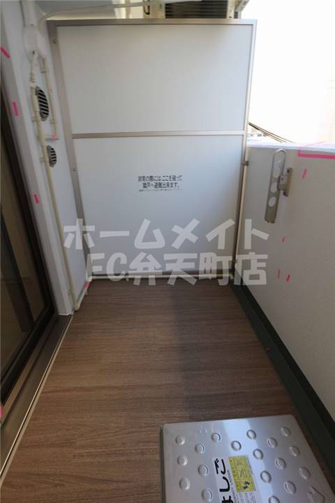 バルコニー　外からの目が気にならないバルコニーで洗濯物が干せます