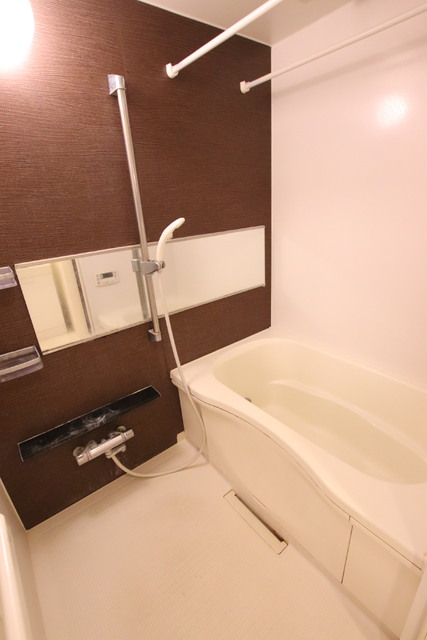 バス・シャワールーム　リフォーム前の参考写真です。