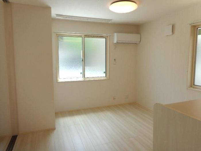 居室・リビング　エアコン付きのゆったりとしたリビング11.1帖♪