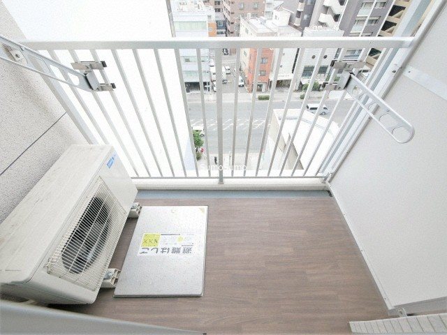 バルコニー　バルコニーからの眺めを楽しみながら食事をしませんか