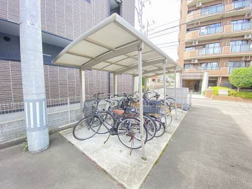 建物外観　駐輪場