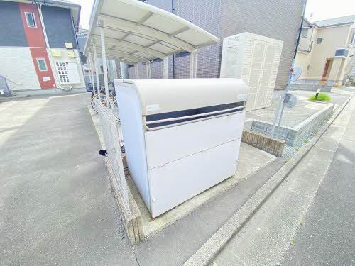 建物外観　ゴミ置き場