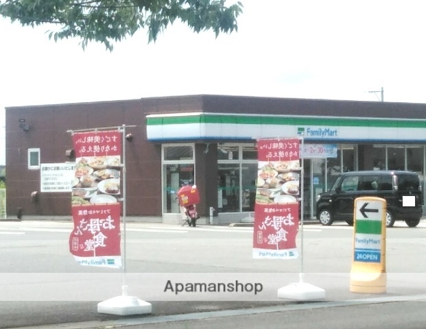 コンビニ　ファミリーマート（コンビニ）まで1360m