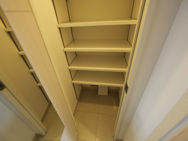 玄関　玄関　シューズインクローク付（収納充実してます）