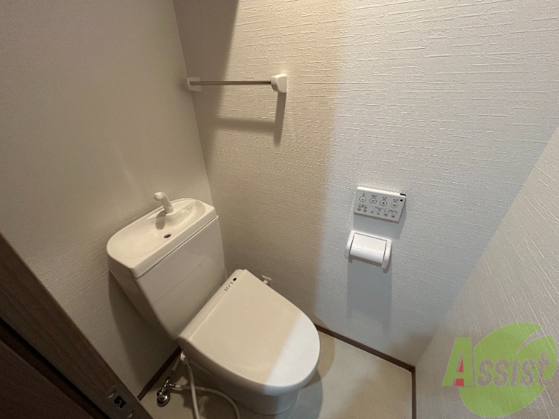 トイレ　トイレは温水洗浄便座となっており、快適にお使いいただけます。