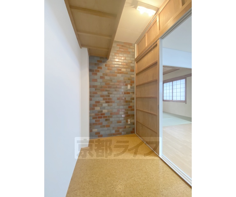 収納　広々したウォークインクローゼットです。