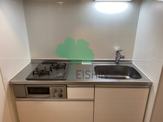 キッチン　二口グリル付きガスキチンです！手元の照明も明るいです！