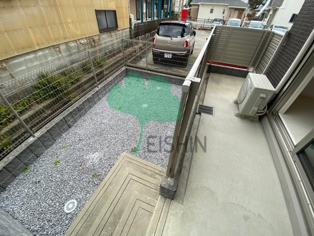 バルコニー　バルコニーから階段でちょっとした庭にも出れます！