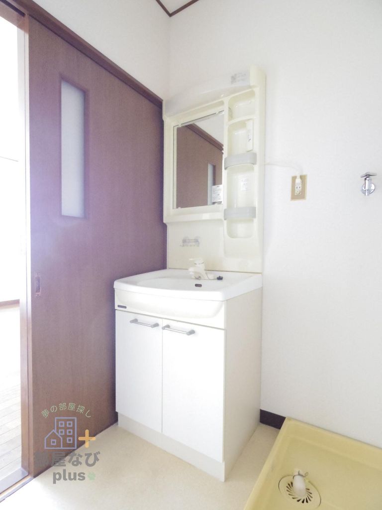 洗面設備　※他号室写真です