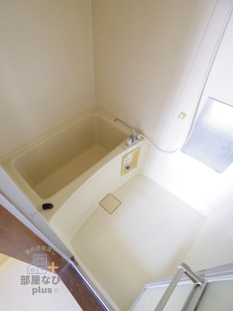 バス・シャワールーム　※他号室写真です