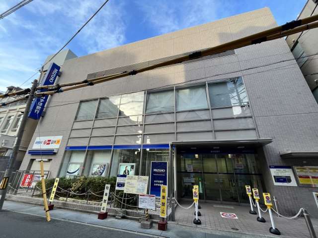 銀行　（株）みずほ銀行／香里支店（銀行）まで319m