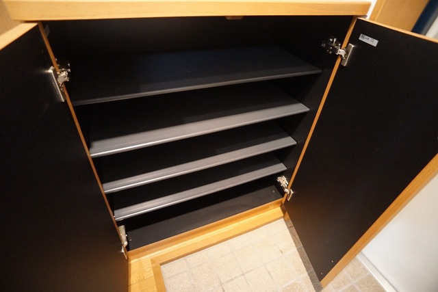 玄関　※別部屋の参考写真です。