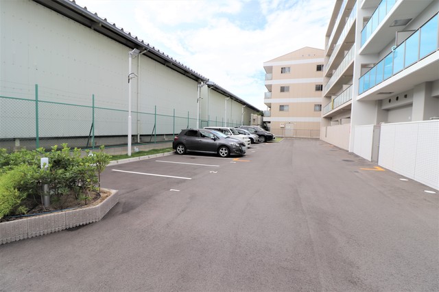 駐車場　駐車場