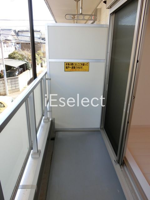 バルコニー　洗濯物を干すには十分な広さのバルコニーです