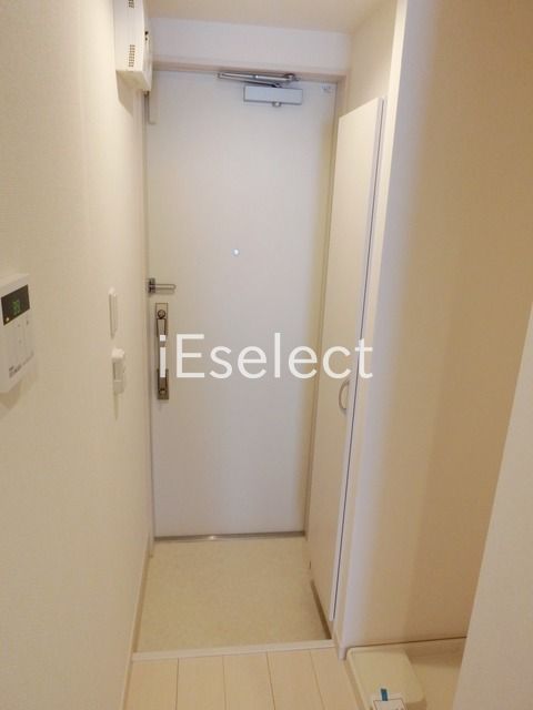 玄関　玄関収納もたっぷりな玄関スペースです