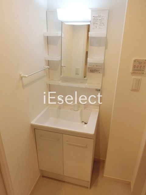 洗面設備　毎朝の身支度に便利な独立洗面台です