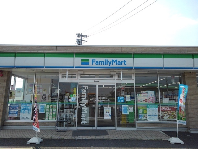 コンビニ　ファミリーマート（コンビニ）まで450m