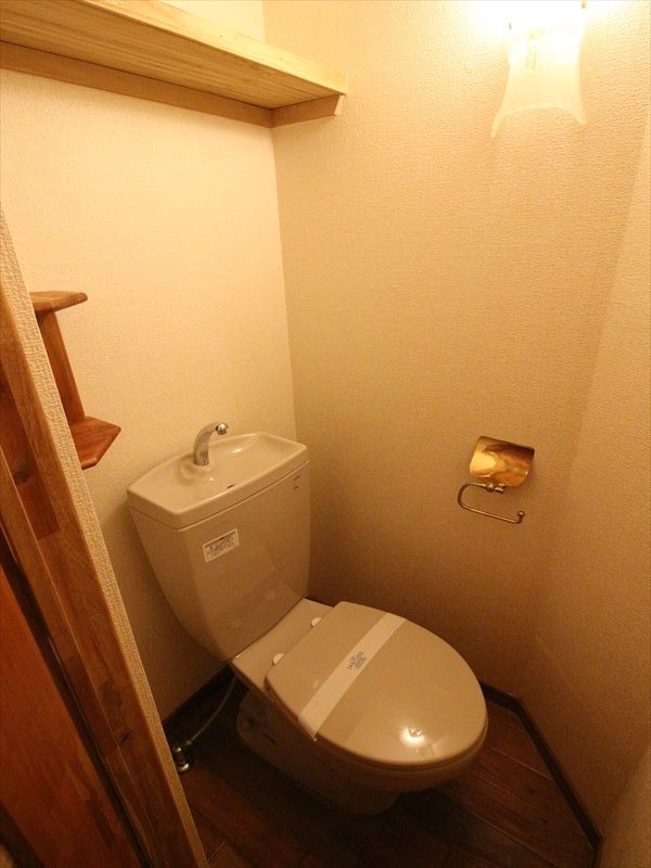 トイレ　トイレ・お洒落なペーパーホルダー＆タオルリング付き