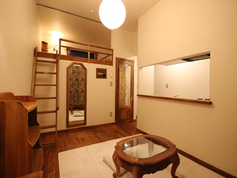 居室・リビング　無料レンタル家具付き（テーブル・TV台・サイドボード・本棚）