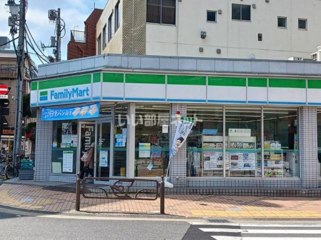 コンビニ　ファミリーマート（コンビニ）まで1384m