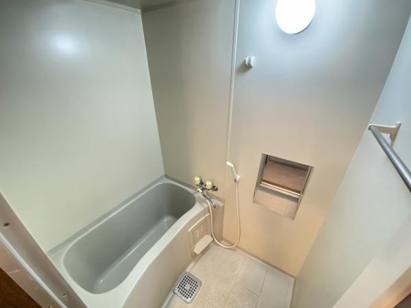 バス・シャワールーム　キレイにリフォームされています！