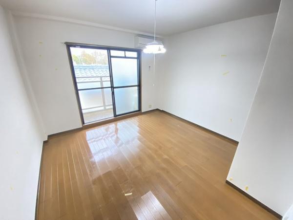 居室・リビング　広々とした洋室！