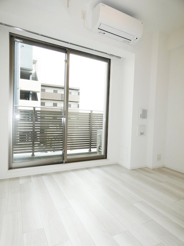 居室・リビング　室内写真は類似タイプ別号室です