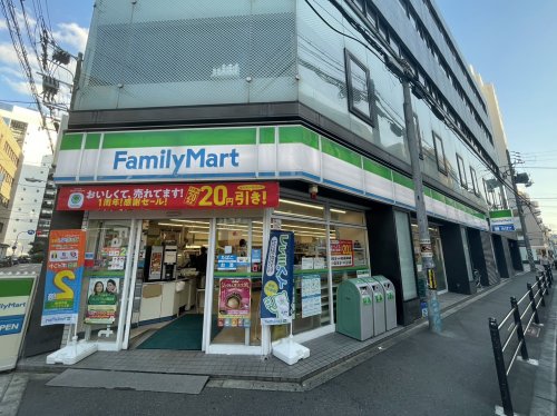 コンビニ　ファミリーマート 四ツ橋北堀江一丁目店（コンビニ）まで81m