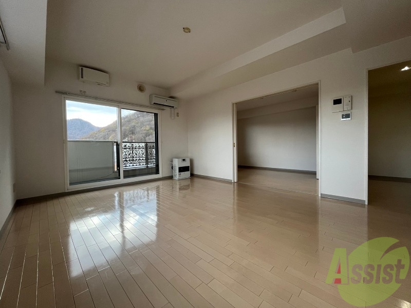 居室・リビング　広くてきれいなリビングです！快適に過ごせそうですね。