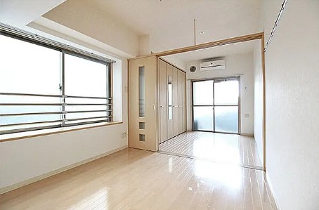 居室・リビング　写真は別号室です。現況優先になります。