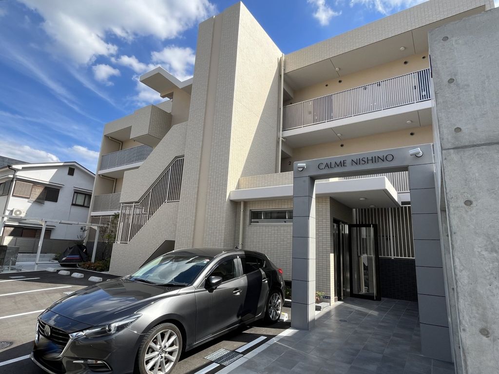 建物外観　駐車場