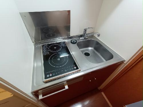 キッチン　コンロはラジエントヒーター２口。２口あると料理し易いですね♪