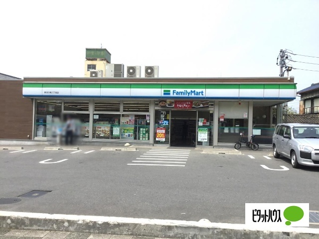 コンビニ　ファミリーマート熱田白鳥三丁目店（コンビニ）まで439m