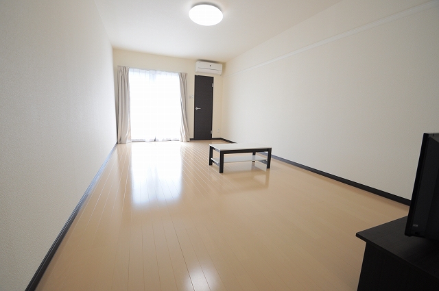その他　写真は別室のものです。